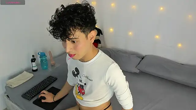 Snapshot of Benjamin_Buster chatting on 12/12/24, 01:32 Benjamin Buster online show from 12/12/24, 01:32