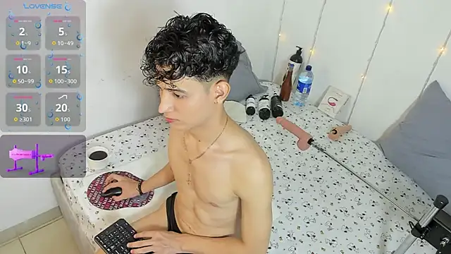 Snapshot of Benjamin_Buster chatting on 09/18/25, 04:03 Benjamin Buster online show from 09/18/25, 04:03