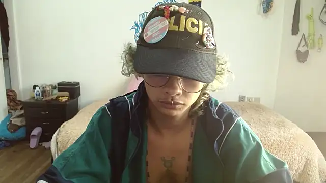 fenixmfx19 online show from 02/24/25, 10:14