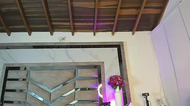 Snapshot of sahara_sweet00 chatting on 04/15/26, 09:15 sahara sweet00 online show from 04/15/26, 09:15