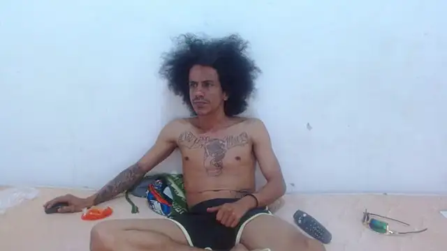 Snapshot of damian_bottom_bigcock chatting on 01/01/25, 11:29 damian bottom bigcock online show from 01/01/25, 11:29