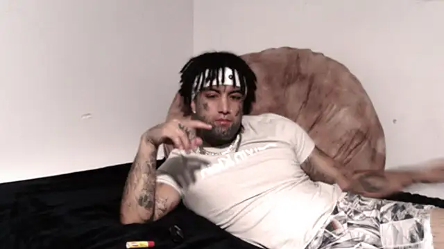 Snapshot of Azazelihornyasf chatting on 11/27/25, 08:27 Azazelihornyasf online show from 11/27/25, 08:27