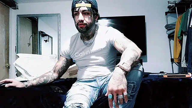 Snapshot of Azazelihornyasf chatting on 12/22/25, 09:34 Azazelihornyasf online show from 12/22/25, 09:34