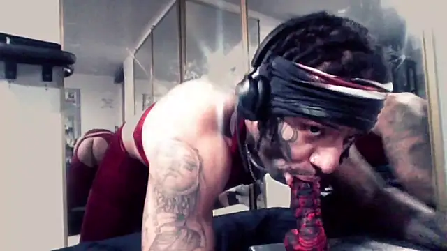 Snapshot of Azazelihornyasf chatting on 04/07/26, 01:28 Azazelihornyasf online show from 04/07/26, 01:28