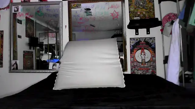 Snapshot of Azazelihornyasf chatting on 04/17/26, 08:50 Azazelihornyasf online show from 04/17/26, 08:50