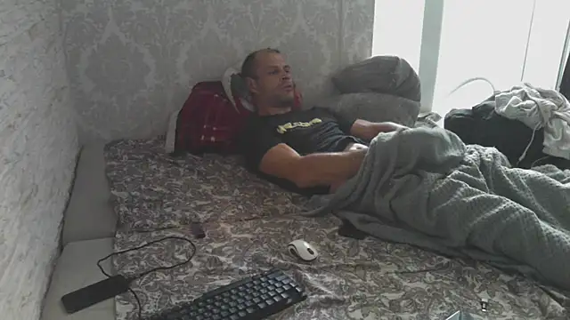 Snapshot of Zbochunec chatting on 05/10/26, 01:05 Zbochunec online show from 05/10/26, 01:05