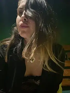 Snapshot of isadelasestrellas chatting on 03/15/25, 03:40 isadelasestrellas online show from 03/15/25, 03:40