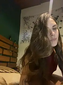 Snapshot of isadelasestrellas chatting on 04/14/26, 12:00 isadelasestrellas online show from 04/14/26, 12:00