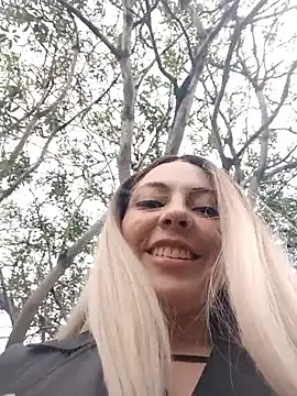 madelaine- online show from 09/15/25, 10:32