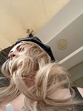 madelaine- online show from 11/19/25, 08:09