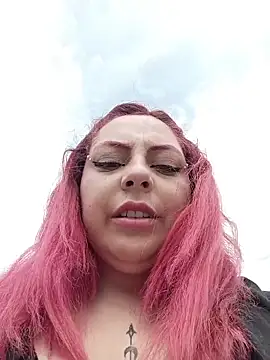 Snapshot of madelaine- chatting on 06/05/26, 06:46 madelaine- online show from 06/05/26, 06:46
