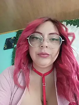 Snapshot of madelaine- chatting on 06/18/26, 06:01 madelaine- online show from 06/18/26, 06:01