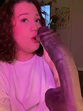 Snapshot of DaisyBooom chatting on 03/08/25, 07:31 DaisyBooom online show from 03/08/25, 07:31