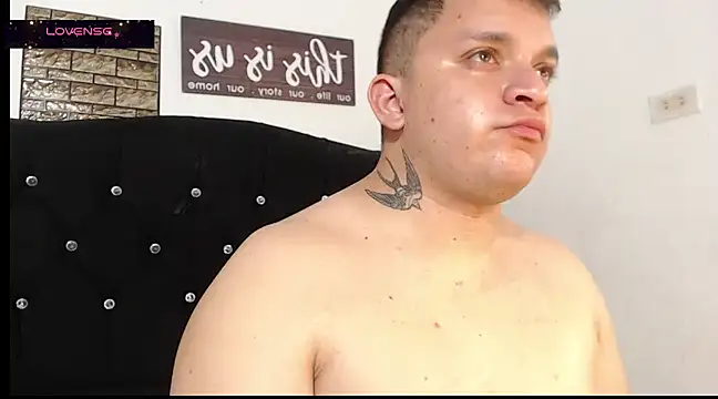 Snapshot of tony_landri chatting on 12/22/24, 06:39 tony landri online show from 12/22/24, 06:39