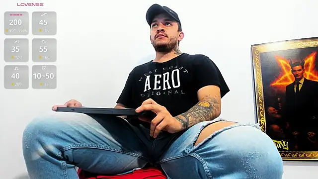 Snapshot of tony_landri chatting on 03/30/26, 05:47 tony landri online show from 03/30/26, 05:47