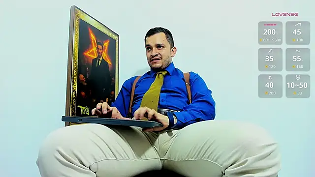 Snapshot of tony_landri chatting on 05/15/26, 08:05 tony landri online show from 05/15/26, 08:05