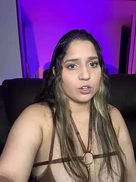 Snapshot of valentina_jonnes1 chatting on 03/07/25, 04:35 valentina jonnes1 online show from 03/07/25, 04:35