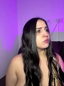 Snapshot of valentina_jonnes1 chatting on 10/10/25, 06:45 valentina jonnes1 online show from 10/10/25, 06:45