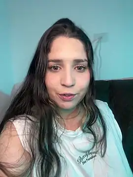 Snapshot of valentina_jonnes1 chatting on 04/23/26, 04:57 valentina jonnes1 online show from 04/23/26, 04:57