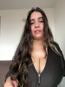 Snapshot of valentina_jonnes1 chatting on 06/07/26, 10:13 valentina jonnes1 online show from 06/07/26, 10:13