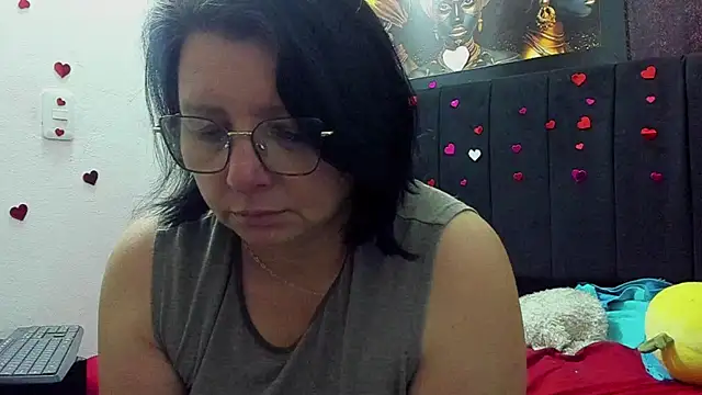 Evaaross 2345 online show from 06/15/26, 02:52