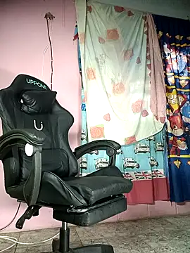 brattcumhot  online show from 10/15/25, 10:48