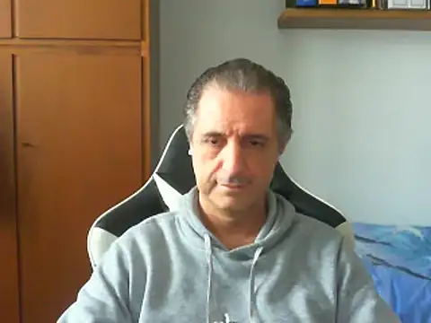 Snapshot of lliuk70mi chatting on 02/12/25, 12:44 lliuk70mi online show from 02/12/25, 12:44