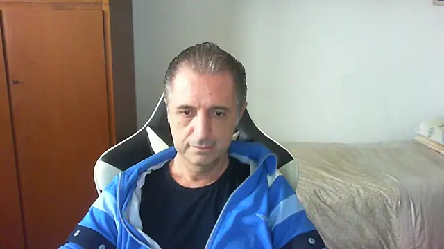 lliuk70mi online show from 05/05/26, 12:24