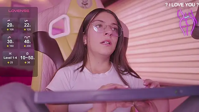 Snapshot of milly_kenner chatting on 03/06/26, 07:54 milly kenner online show from 03/06/26, 07:54