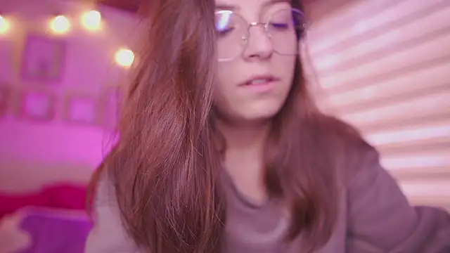 Snapshot of milly_kenner chatting on 03/16/26, 07:18 milly kenner online show from 03/16/26, 07:18