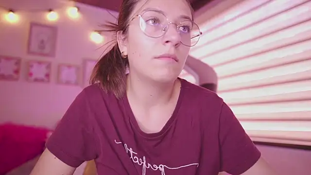 Snapshot of milly_kenner chatting on 04/09/26, 07:30 milly kenner online show from 04/09/26, 07:30