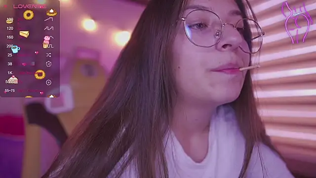 Snapshot of milly_kenner chatting on 04/15/26, 07:58 milly kenner online show from 04/15/26, 07:58