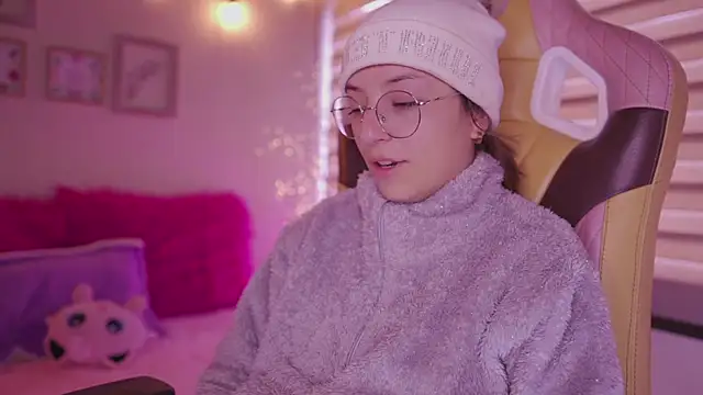 Snapshot of milly_kenner chatting on 04/17/26, 07:28 milly kenner online show from 04/17/26, 07:28