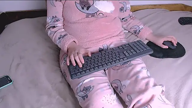 Snapshot of ChubbyMaia chatting on 11/23/25, 06:24 ChubbyMaia online show from 11/23/25, 06:24