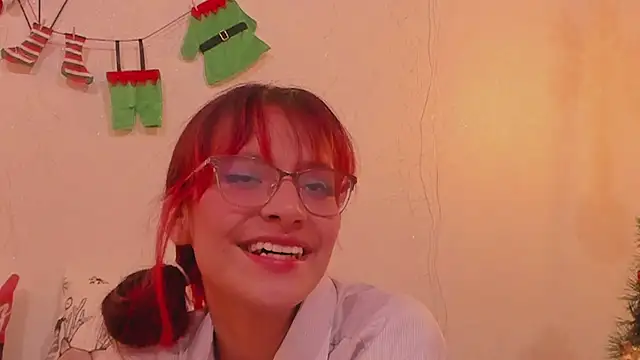 Snapshot of RedMeloddy chatting on 12/10/24, 10:47 RedMeloddy online show from 12/10/24, 10:47
