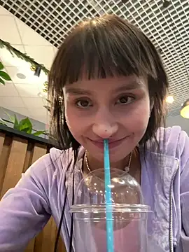 Snapshot of bigbabykiki chatting on 12/15/24, 12:49 bigbabykiki online show from 12/15/24, 12:49