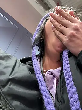 Snapshot of bigbabykiki chatting on 12/17/24, 06:13 bigbabykiki online show from 12/17/24, 06:13