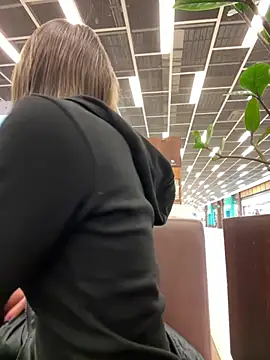 Snapshot of bigbabykiki chatting on 02/22/25, 01:24 bigbabykiki online show from 02/22/25, 01:24