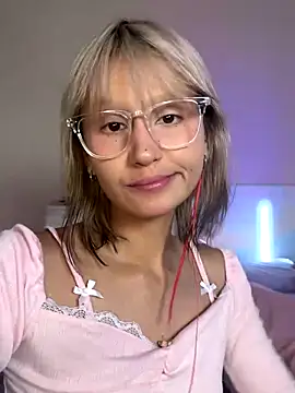 Snapshot of bigbabykiki chatting on 09/10/25, 06:35 bigbabykiki online show from 09/10/25, 06:35