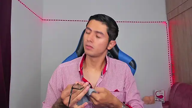 Snapshot of Ethan_Sai___ chatting on 12/04/24, 01:14 Ethan Sai online show from 12/04/24, 01:14