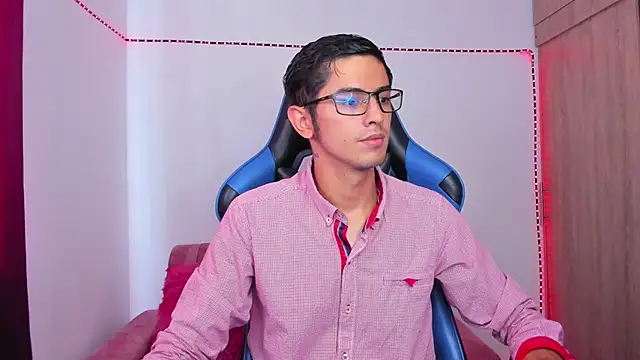 Snapshot of Ethan_Sai___ chatting on 12/06/24, 04:49 Ethan Sai online show from 12/06/24, 04:49