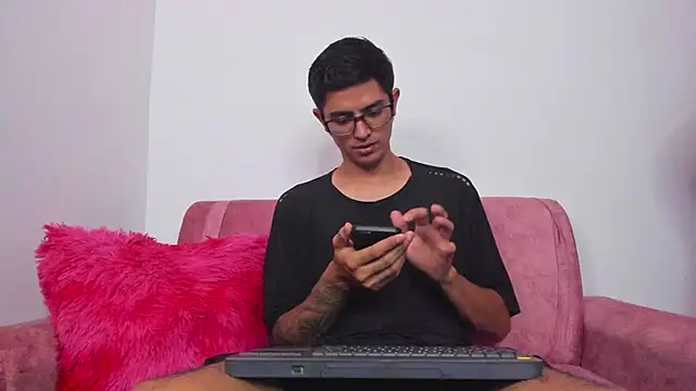 Snapshot of Ethan_Sai___ chatting on 12/14/24, 12:11 Ethan Sai online show from 12/14/24, 12:11