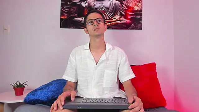 Snapshot of Ethan_Sai___ chatting on 02/14/25, 05:46 Ethan Sai online show from 02/14/25, 05:46