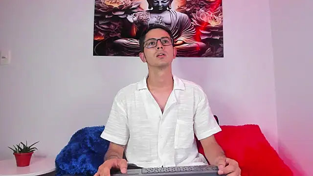 Snapshot of Ethan_Sai___ chatting on 02/14/25, 11:31 Ethan Sai online show from 02/14/25, 11:31