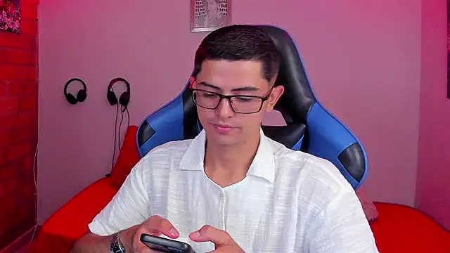 Snapshot of Ethan_Sai___ chatting on 10/15/25, 03:17 Ethan Sai online show from 10/15/25, 03:17