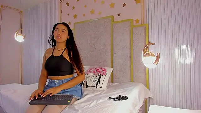 cute mia23 online show from 12/01/24, 04:29