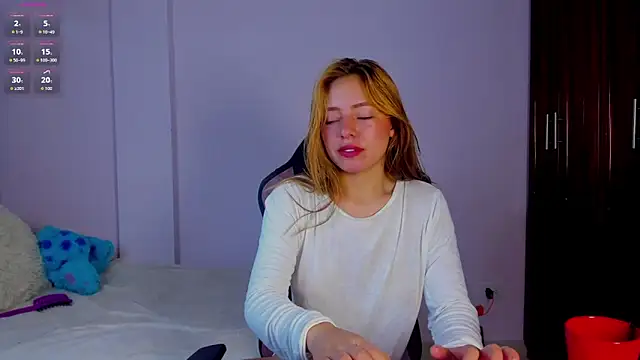 Snapshot of karla_charloby chatting on 03/28/26, 01:11 karla charloby online show from 03/28/26, 01:11