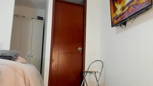 Snapshot of SophieBaker__ chatting on 03/11/25, 10:29 SophieBaker   online show from 03/11/25, 10:29