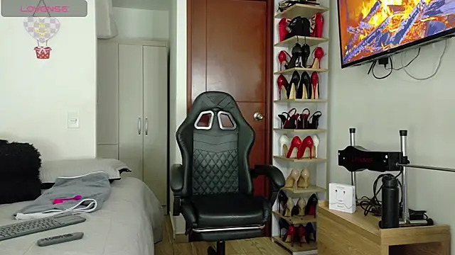 SophieBaker   online show from 04/17/26, 02:25