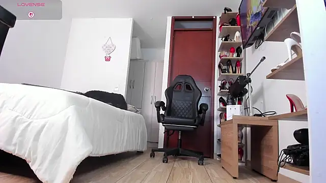Snapshot of SophieBaker__ chatting on 07/16/26, 05:24 SophieBaker online show from 07/16/26, 05:24